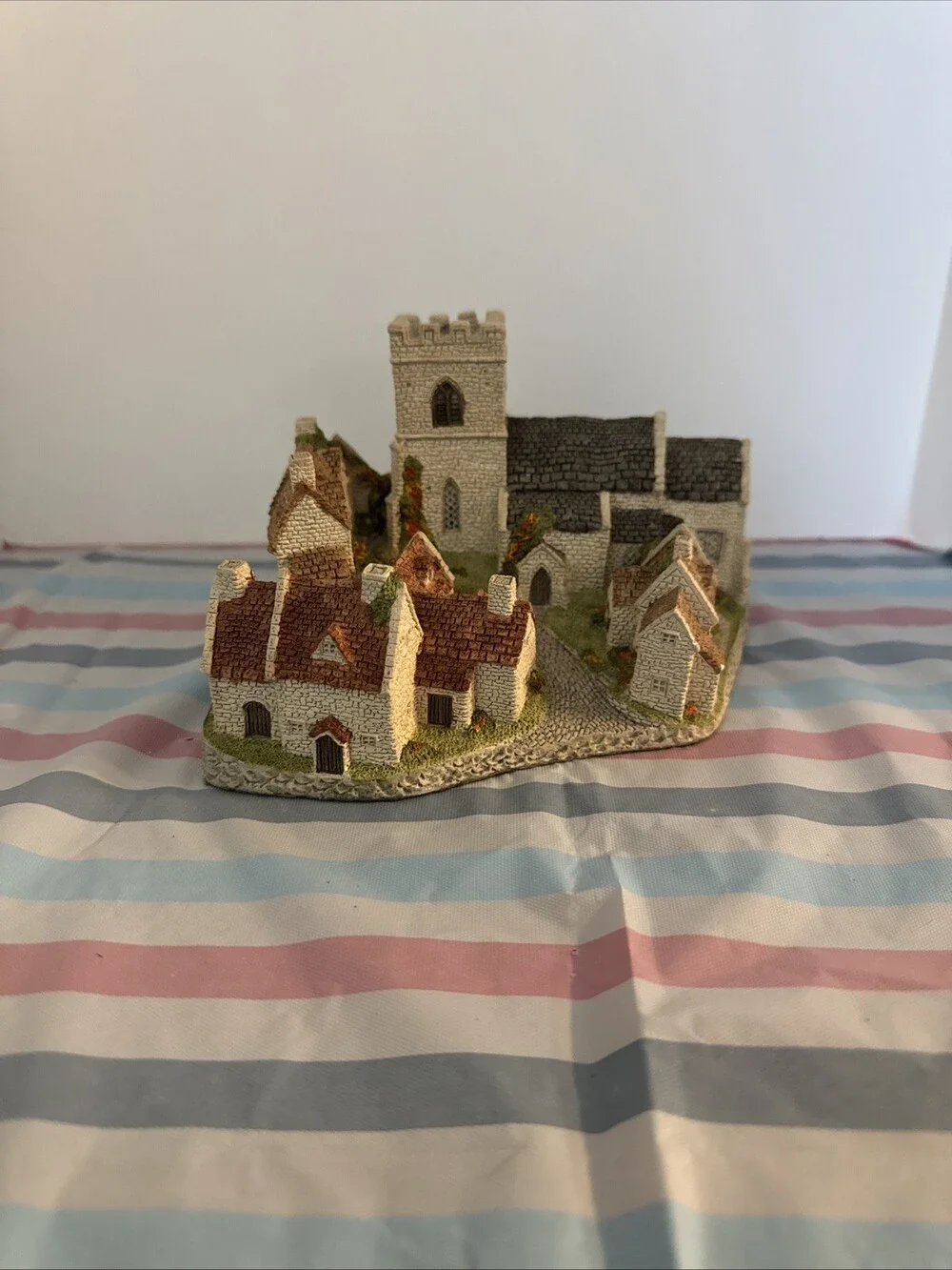 David Winter Cotswold Village 1982 Vintage No Chips or Cracks